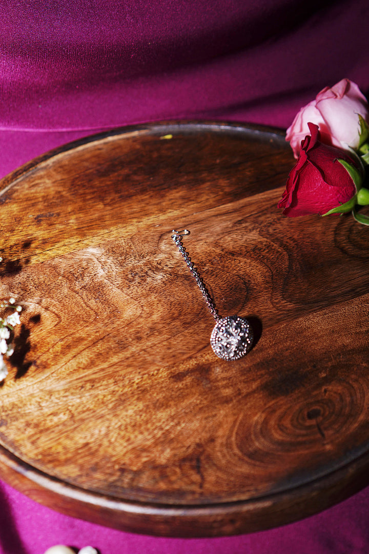 Gauri Gujarati Silver Sleek Bodla Maangtika