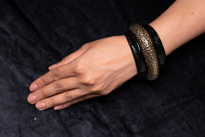 Aarini Boho Resin Gold Black Openable Bracelet