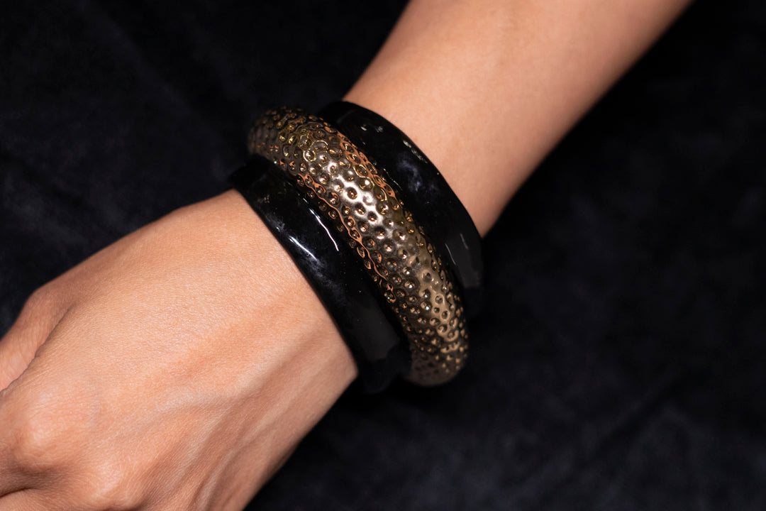 Aarini Boho Resin Gold Black Openable Bracelet