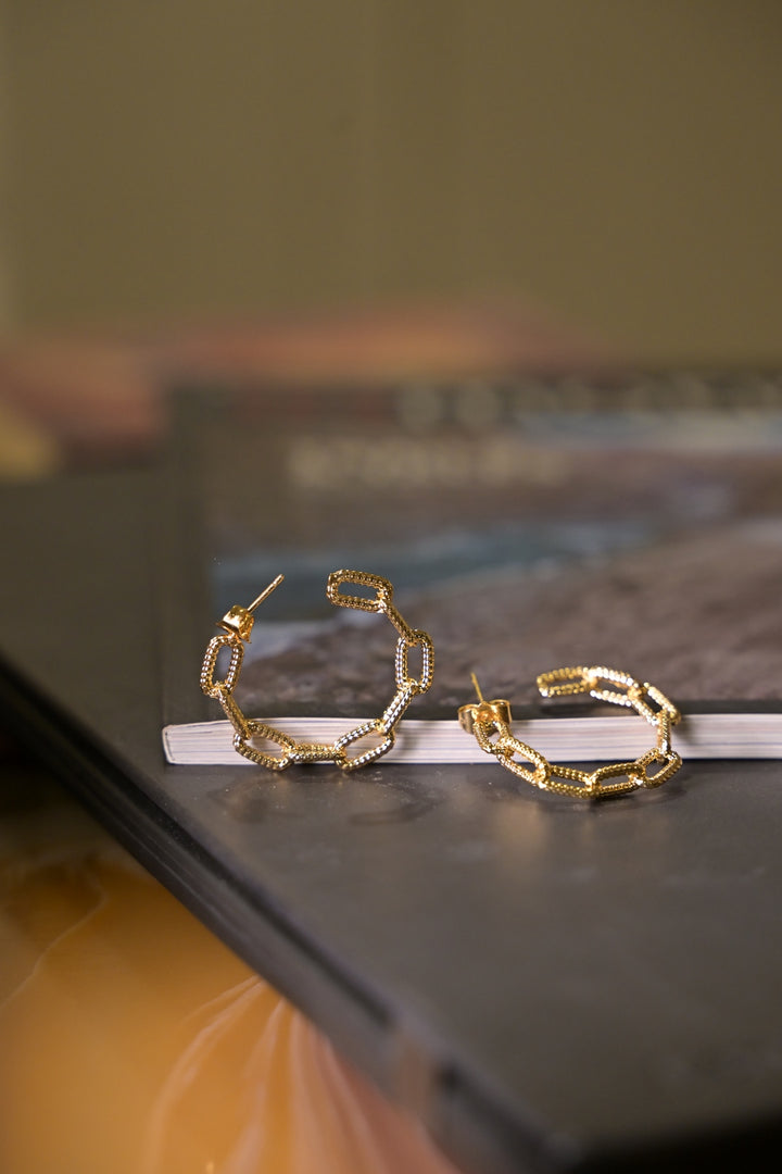 Golden Link Hoop Minimalist Earring