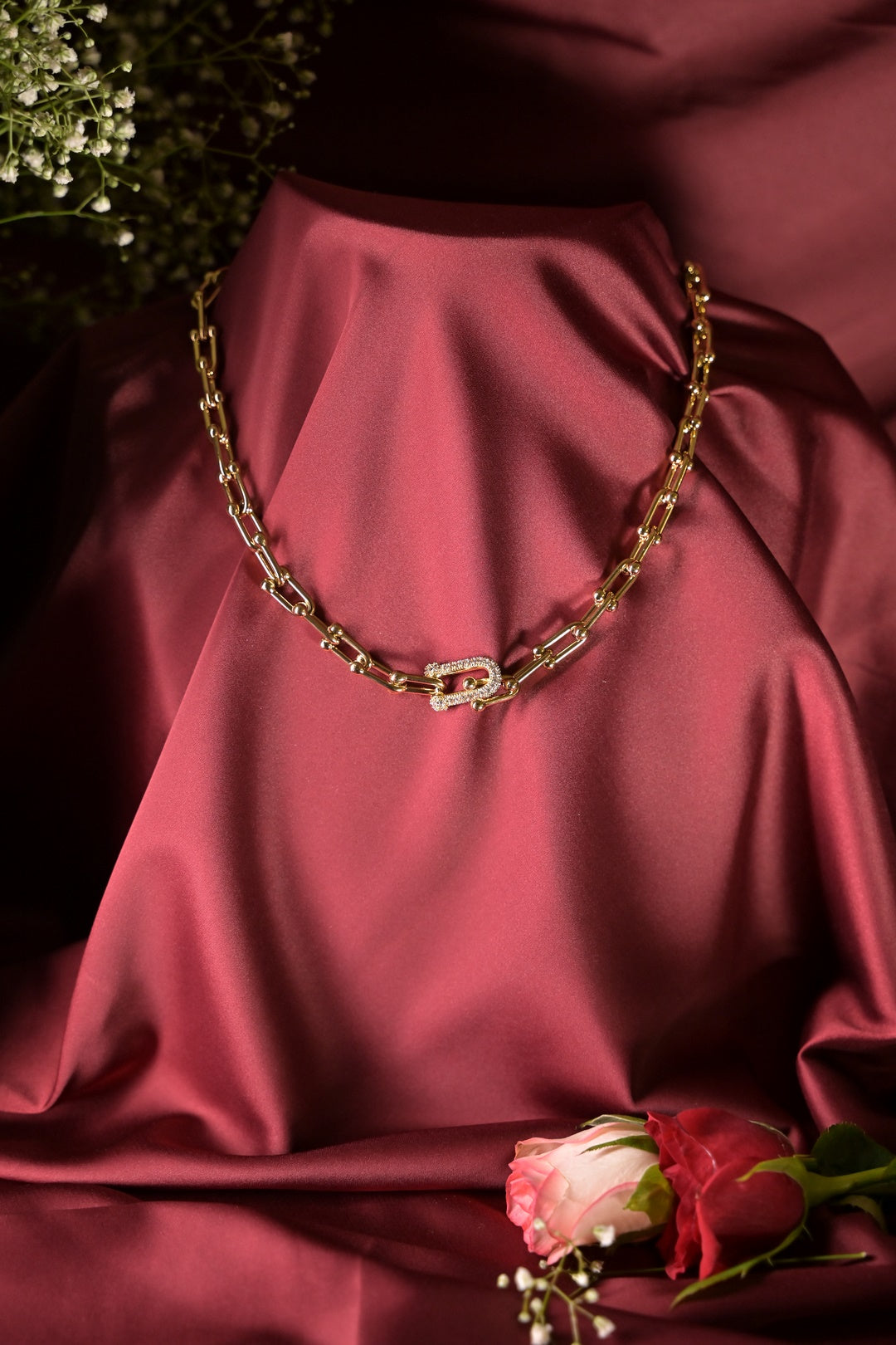 U Shaped Link Chain Pendant Necklace