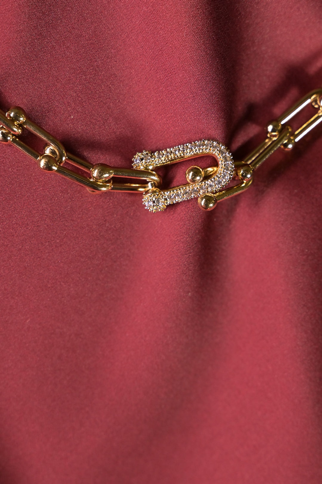 U Shaped Link Chain Pendant Necklace