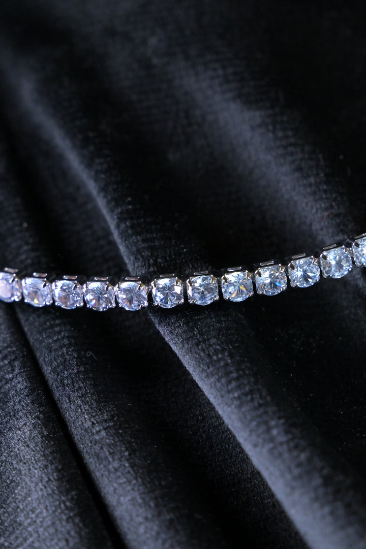 Shubhra Single Line Diamond Cocktail Necklace