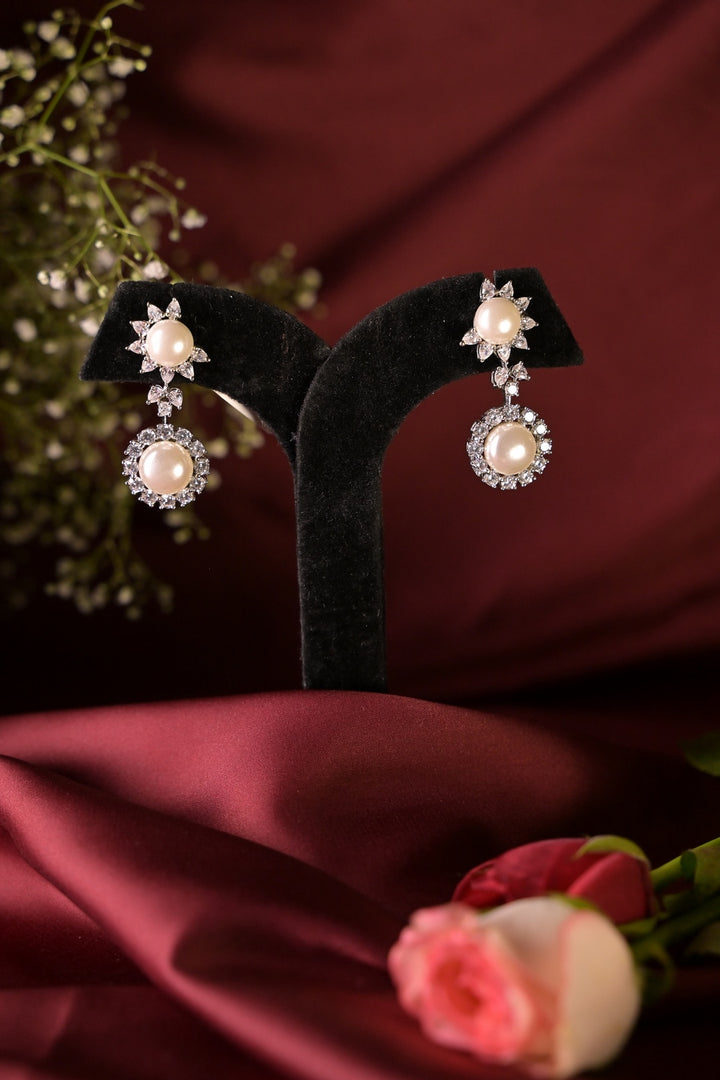 Delicated Petal Pearl Earring