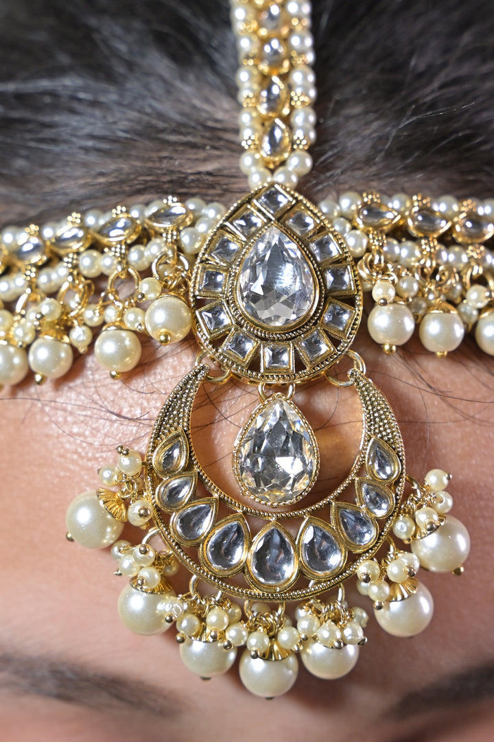 Pushpanjali Temple Bridal Maangtikka