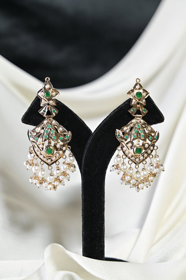 Royal Ambar Dhar Emerald Jadau Choker Pearl Necklace