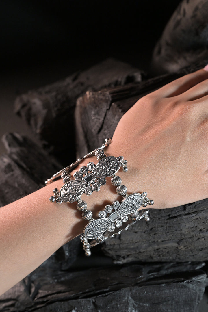Madhavi Oxidised Silver Bangle