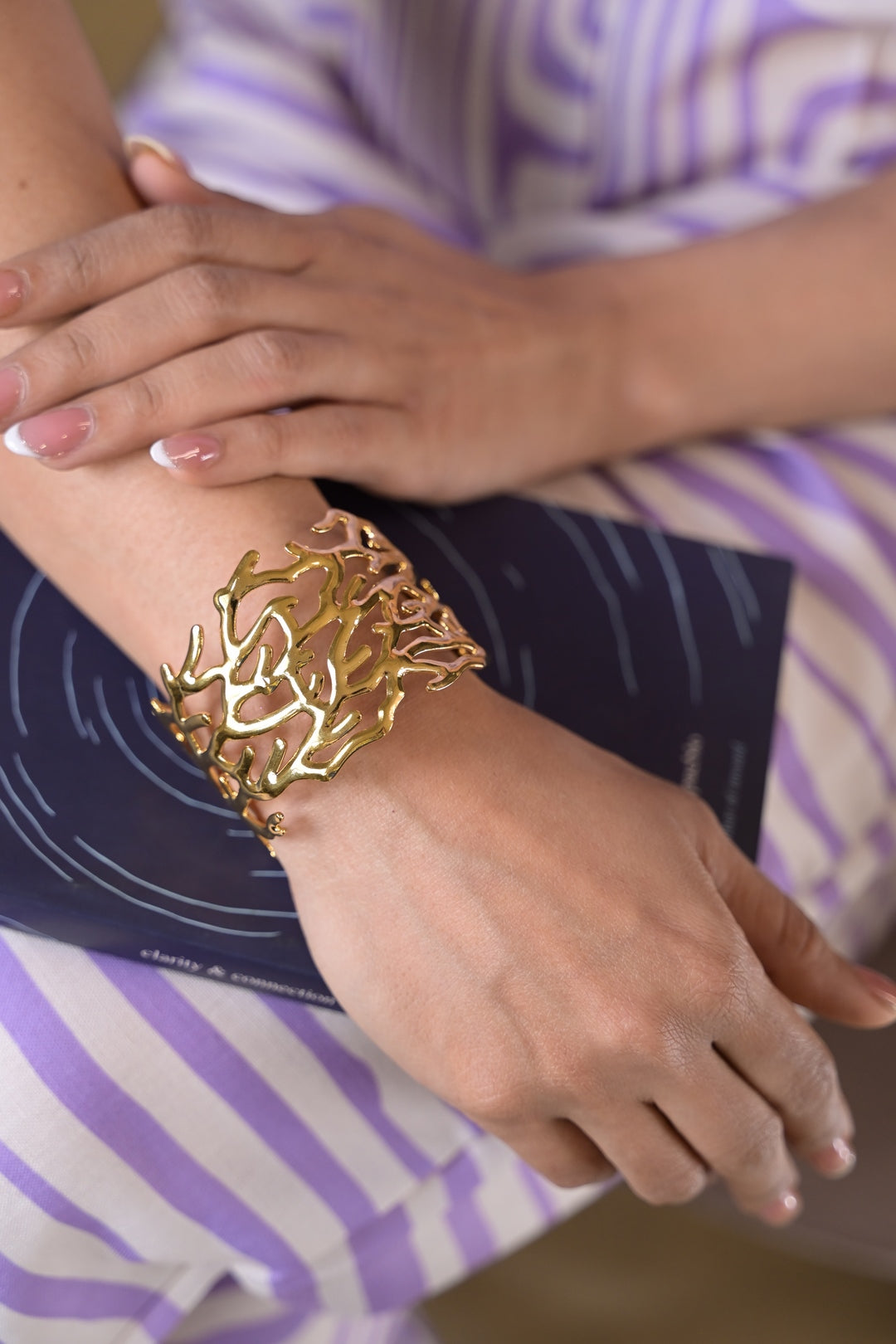 Nature Golden Fashion Handcuff Bracelet