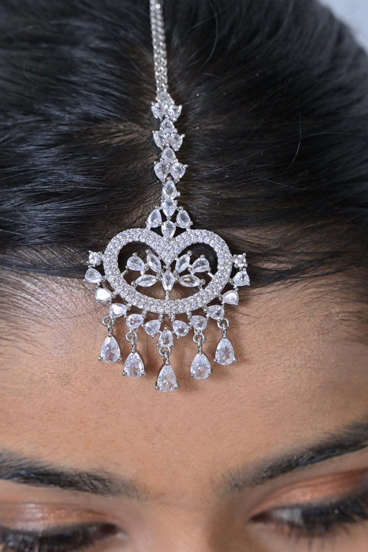 Ishira Cocktail Sleek Diamond Maangtika