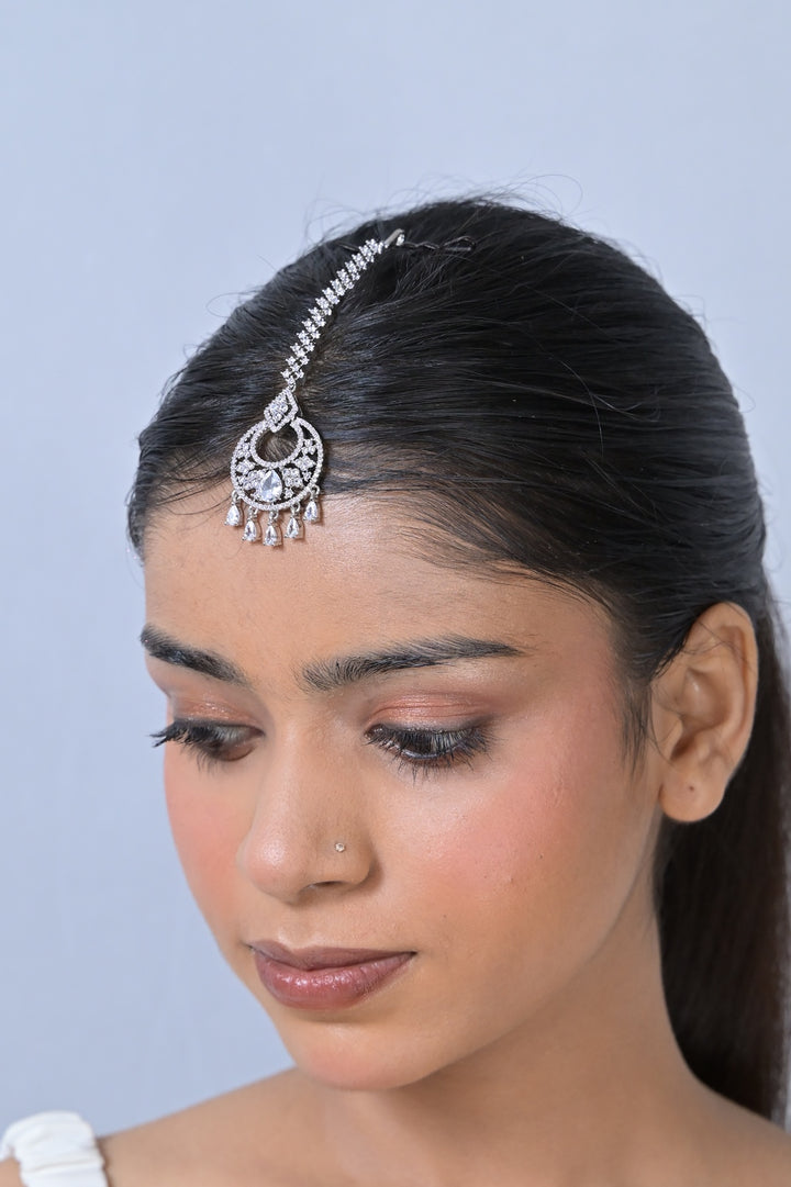 Sitara Cocktail Sleek Diamond Maangtika