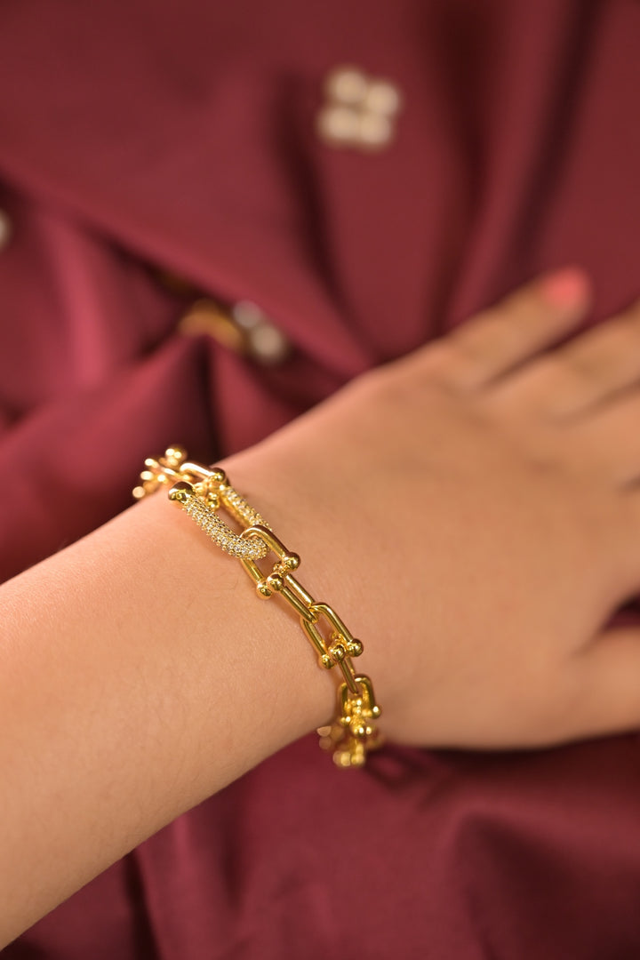 Dew Golden Link Fashion Bracelet