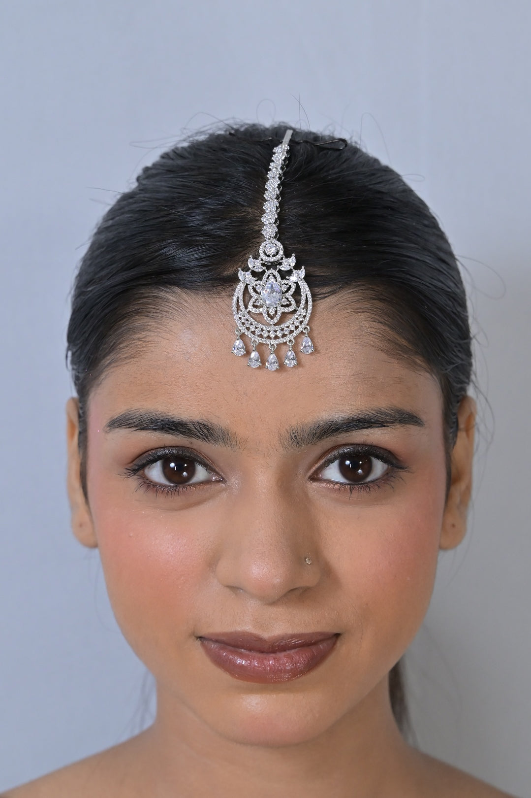 Aaradhya Cocktail Sleek Diamond Maangtika