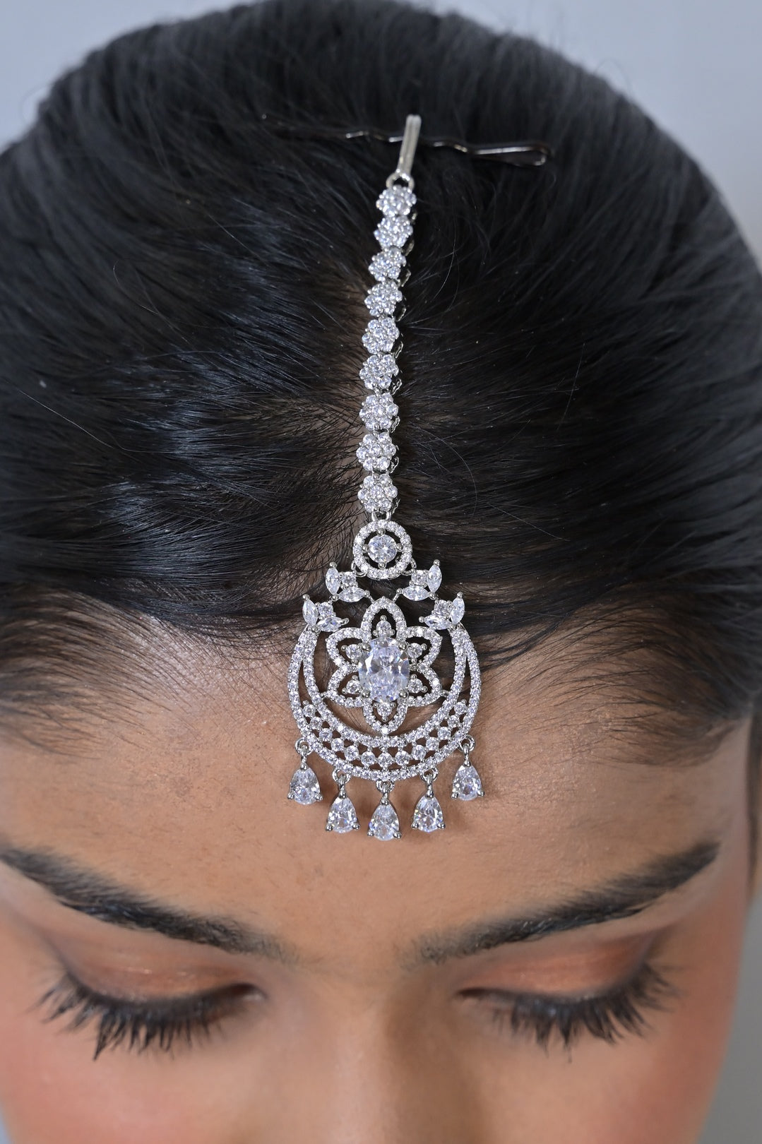 Aaradhya Cocktail Sleek Diamond Maangtika