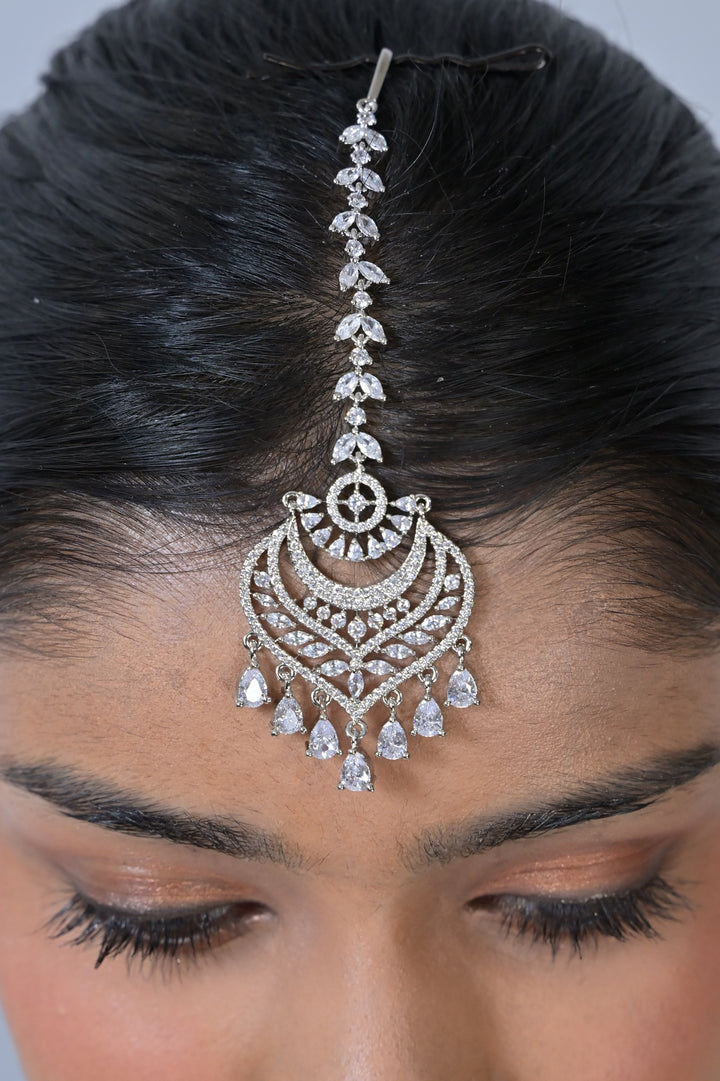 Devika Cocktail Sleek Diamond Maangtika