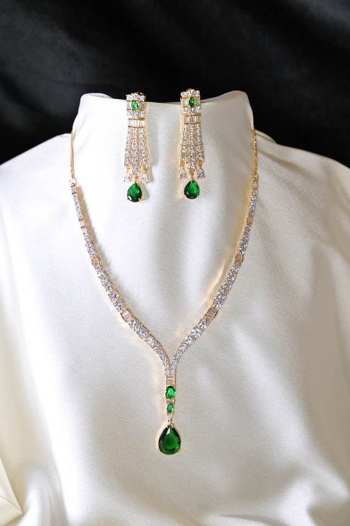 Mahishma Emerald Golden Diamond Cocktail Necklace