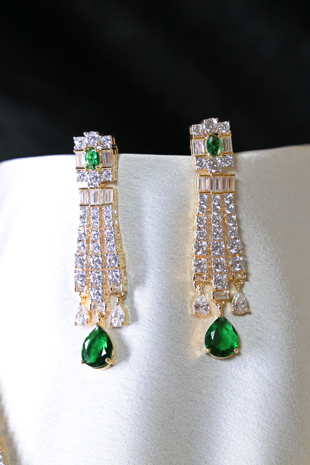 Mahishma Emerald Golden Diamond Cocktail Necklace