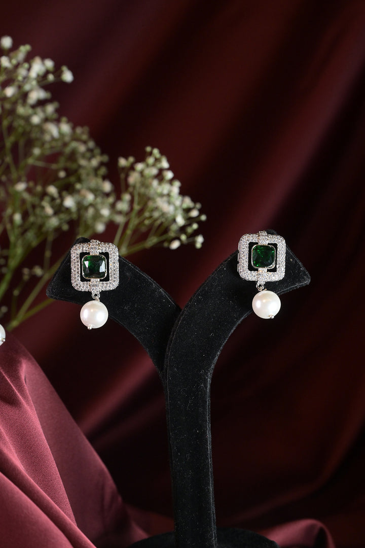 Vaidehi Emerald Diamond Pearl Choker Necklace