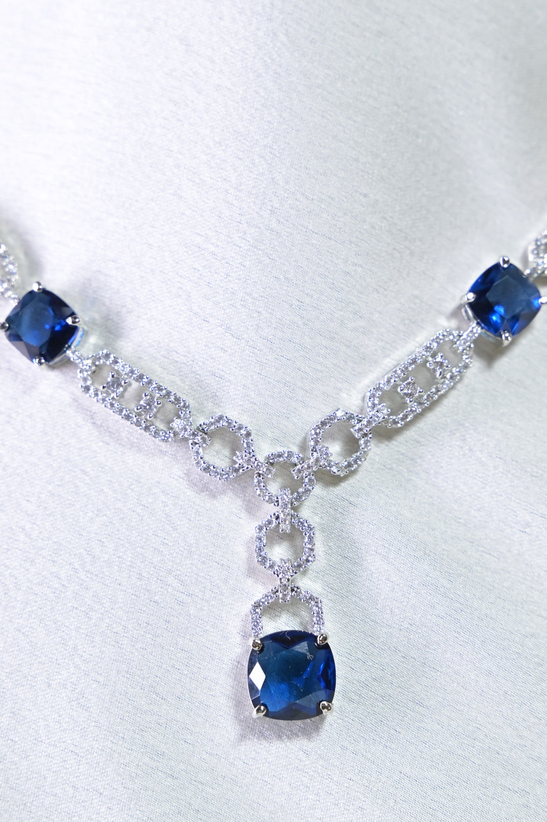 Mayur Lightweight Blue Saphhire Diamond Cocktail Necklace