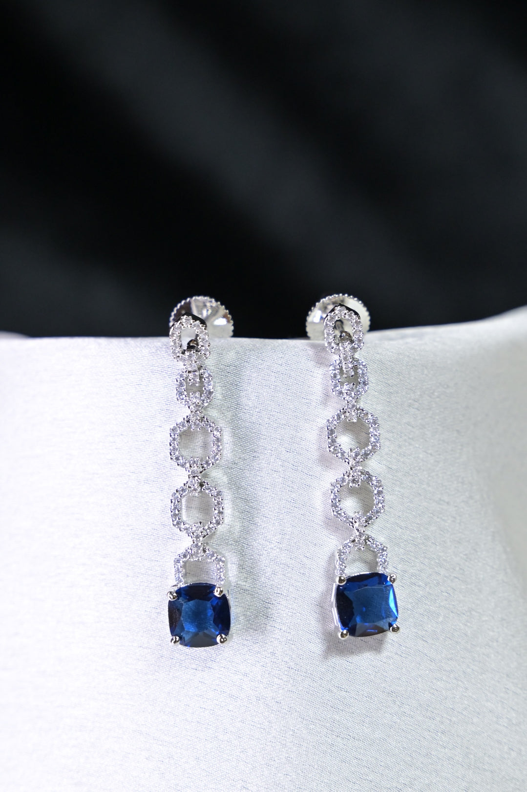 Mayur Lightweight Blue Saphhire Diamond Cocktail Necklace