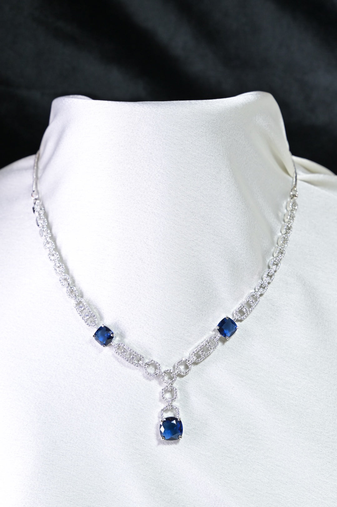 Mayur Lightweight Blue Saphhire Diamond Cocktail Necklace