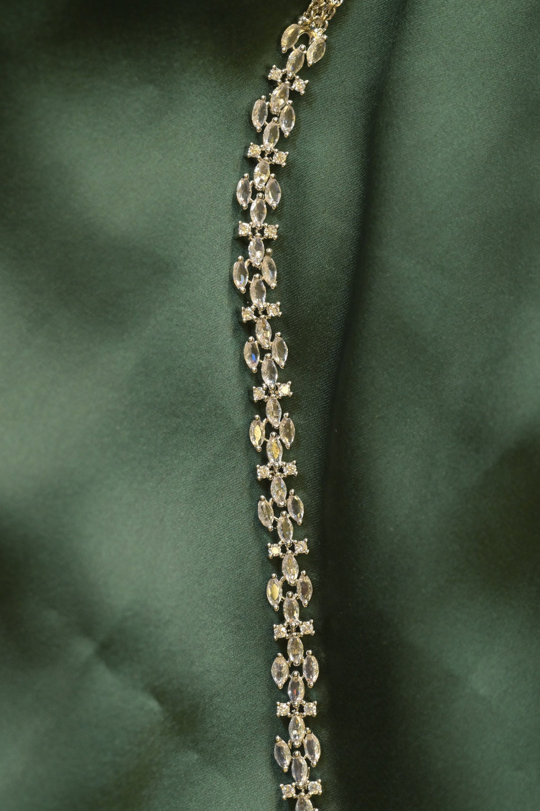 Kaikayi Diamond Link Chain Sleek Kamarbandh