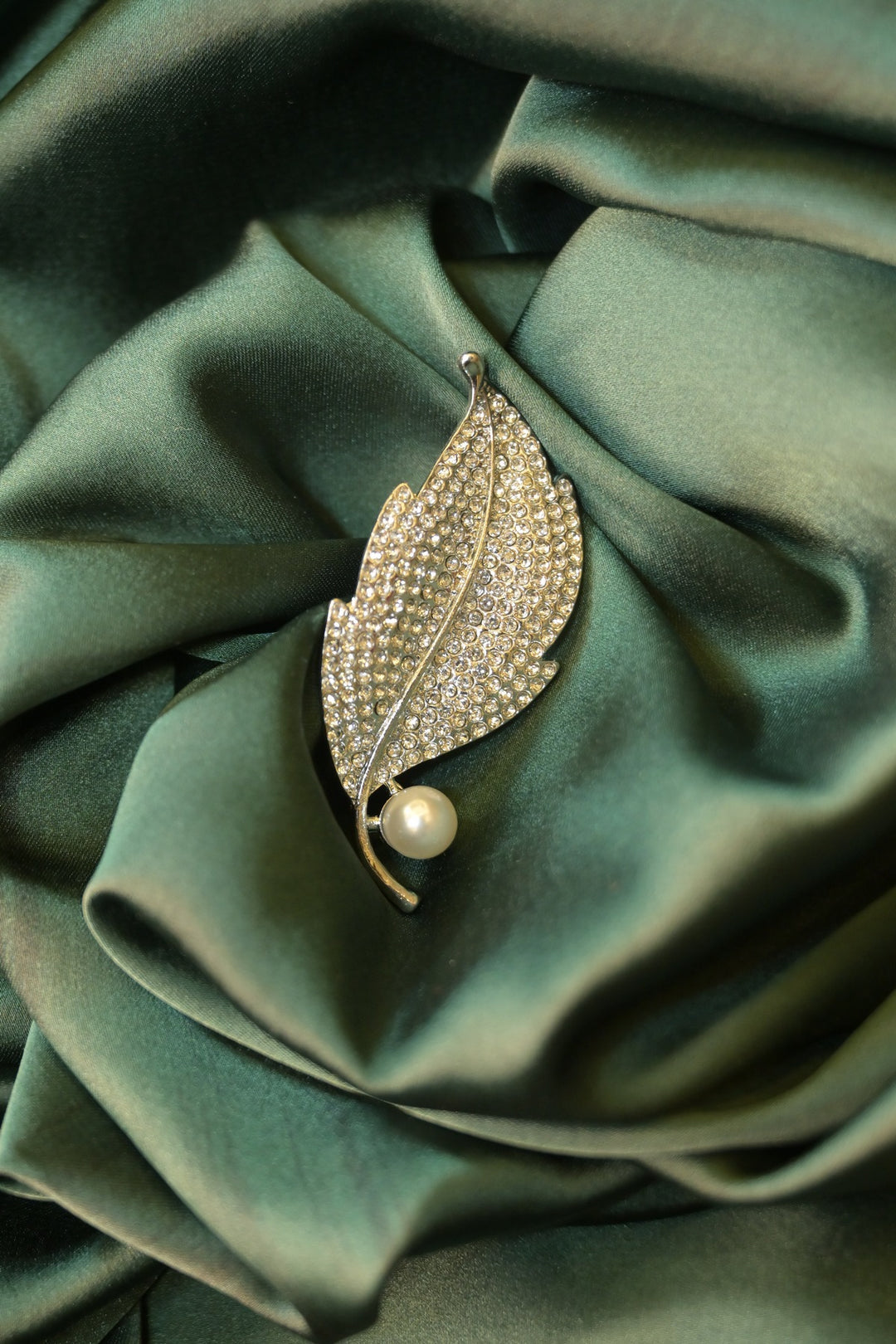 Leaflight AD Shine Pearl Brooch
