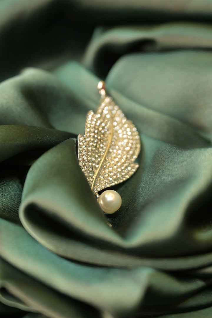 Leaflight AD Shine Pearl Brooch