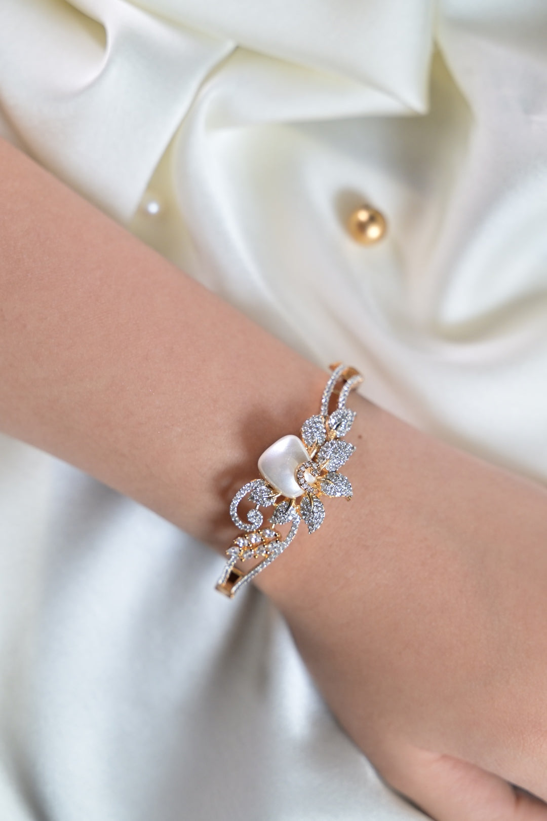 Mystic Pearl Bow AD Cocktail Bracelet