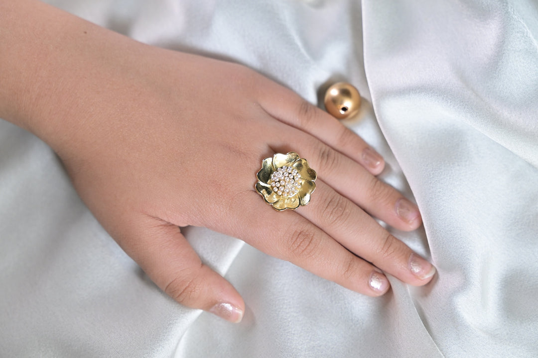 Gaia Golden 3D Flower Lightweight Ring