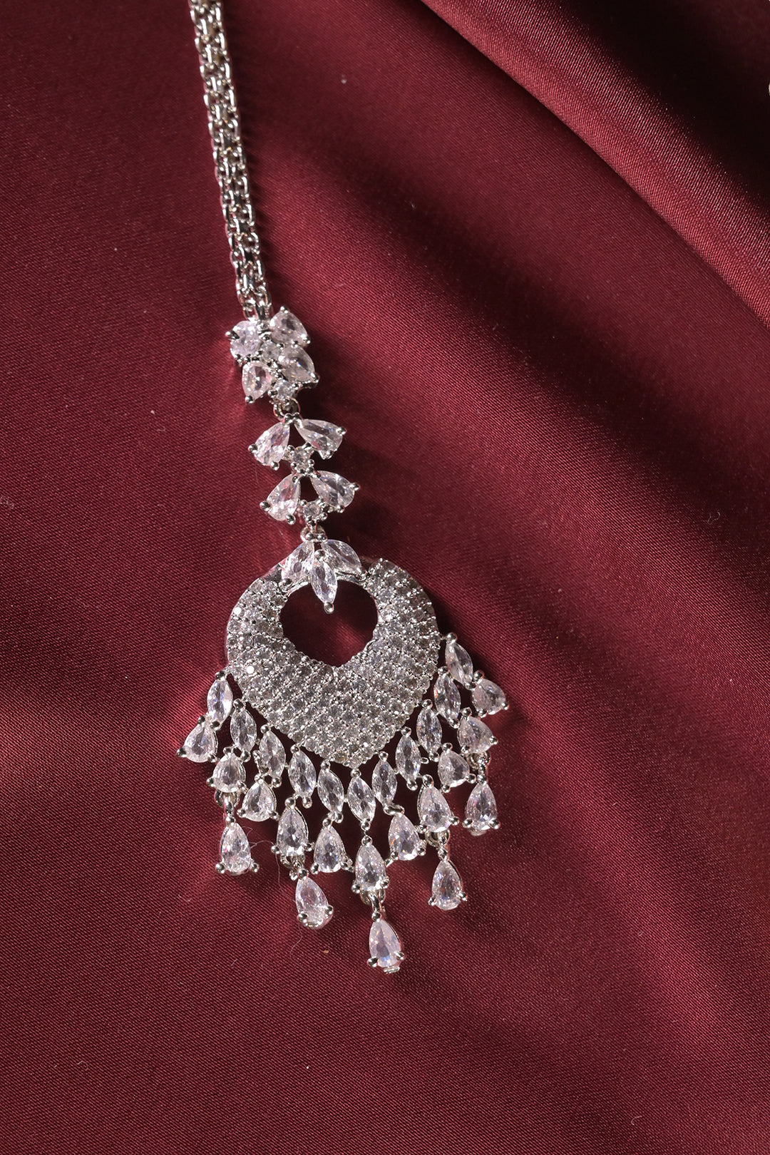 Roohani Cocktail Sleek Diamond Maangtika