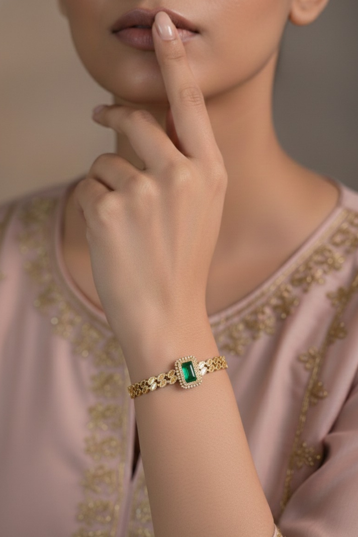 Emerald Openable Golden Casual Bracelet