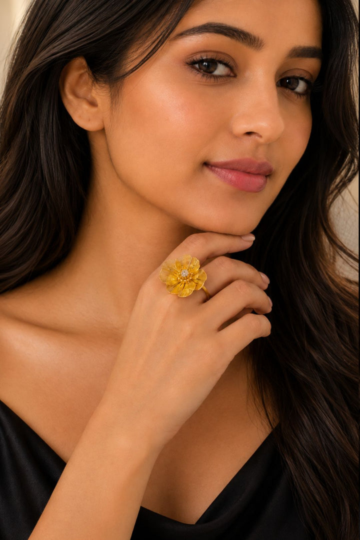 Divaa Golden Bling Flower Ring