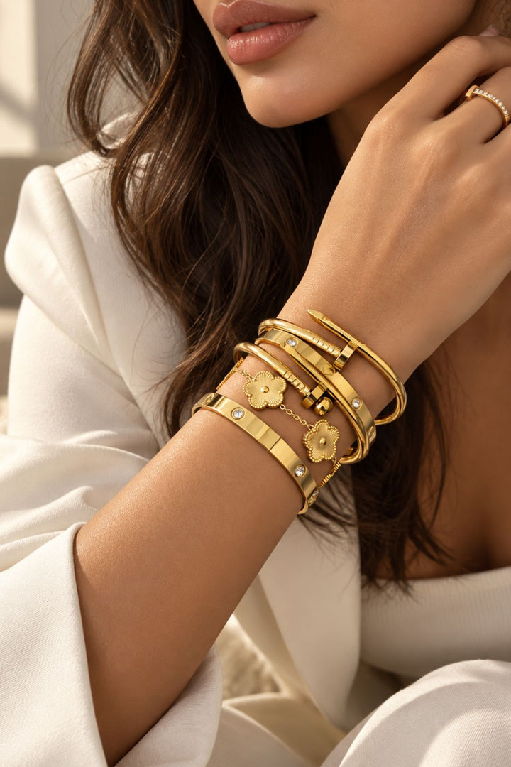 Daisy Charm Golden Stack Bracelet