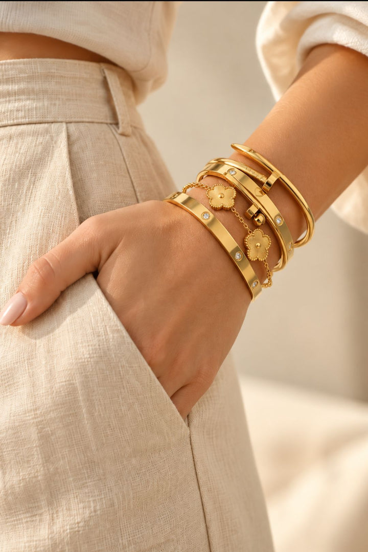 Daisy Charm Golden Stack Bracelet