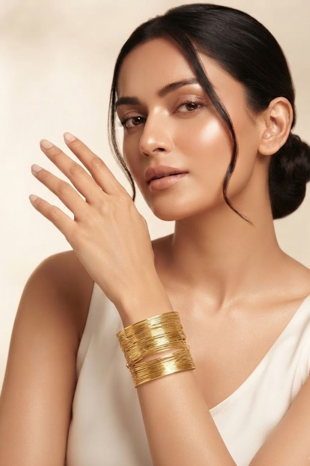 Vienna Golden Fashion Handcuff Bracelet