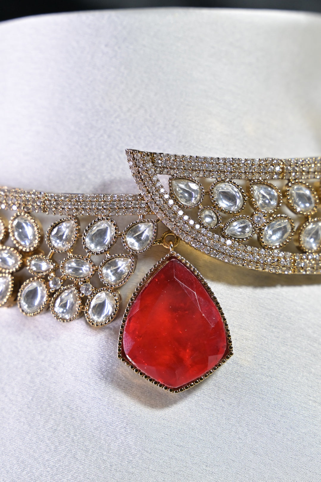 SitaraSutra Kundan Victorian Choker Necklace