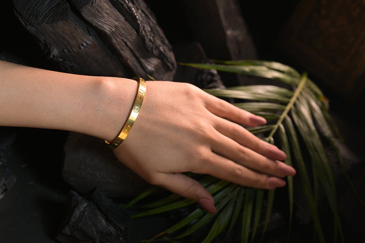 Chic Swirl Bracelet