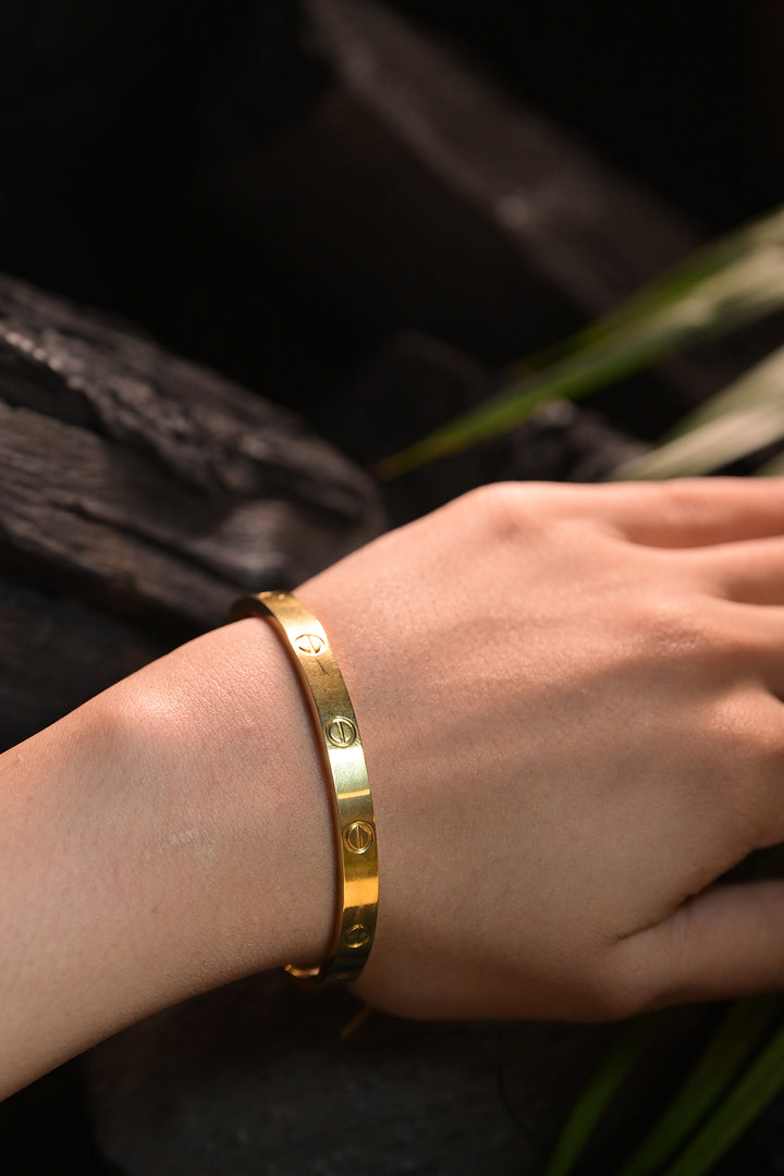 Chic Swirl Bracelet