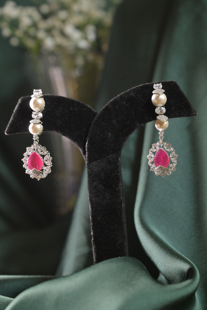 Trishla Pearl Pendant Glam Party Necklace