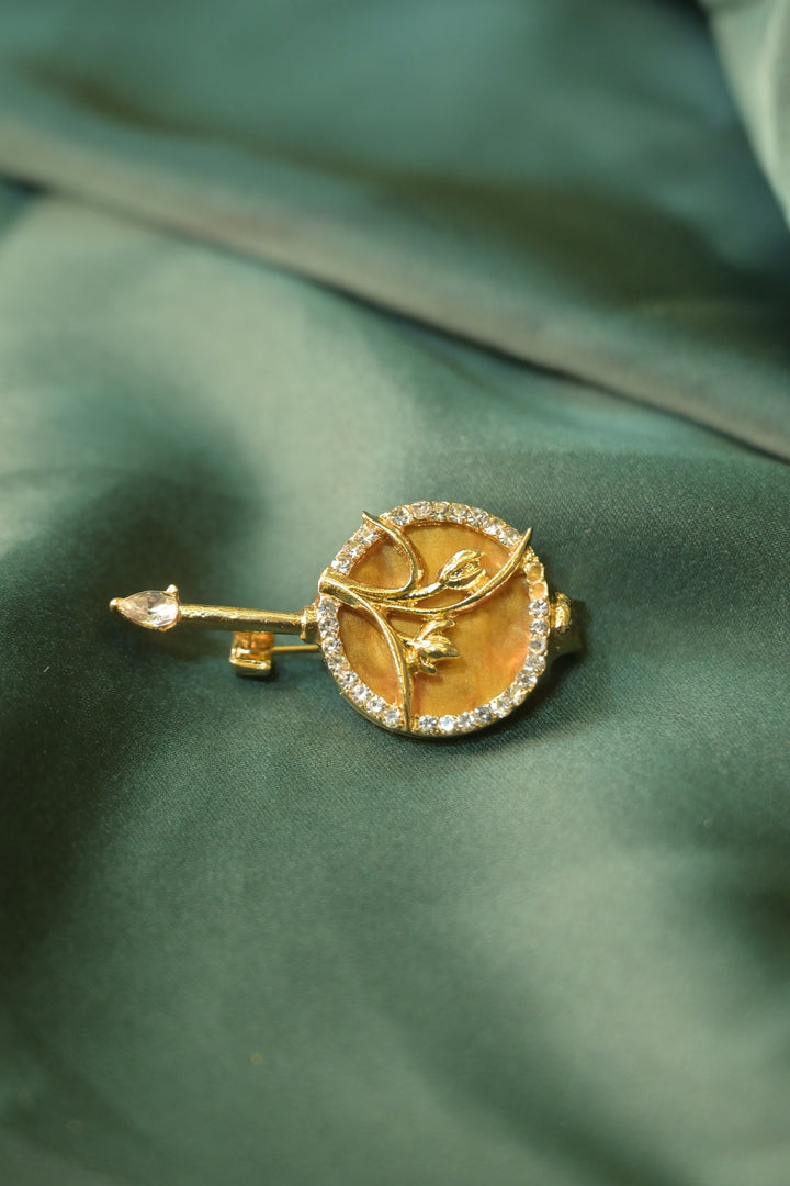 🎁 Glam Guitar Charm Golden Brooch (100% off)