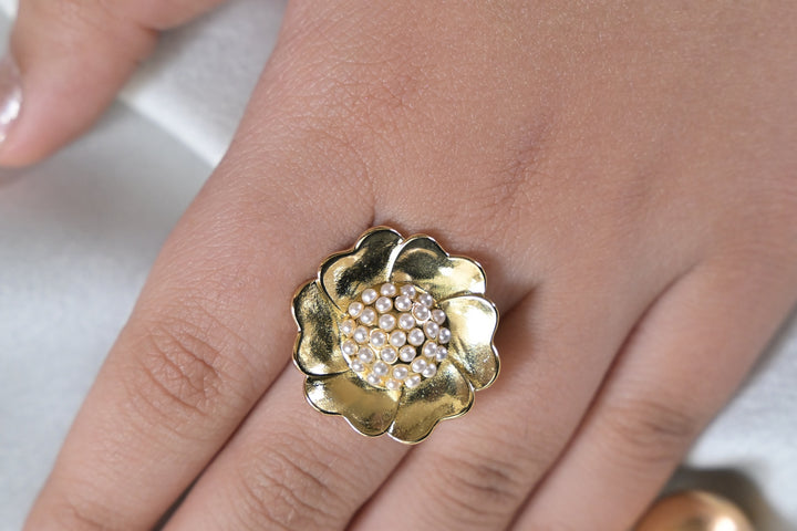 Gaia Golden 3D Flower Lightweight Ring