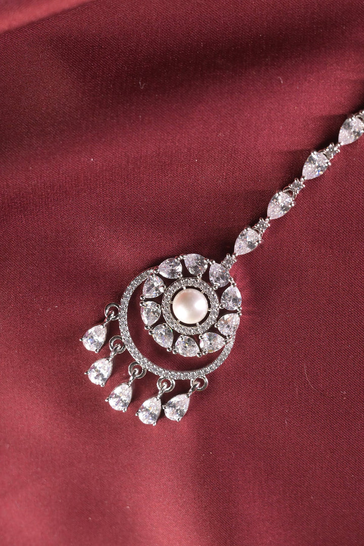 Naaz Cocktail Pearl Diamond Maangtika