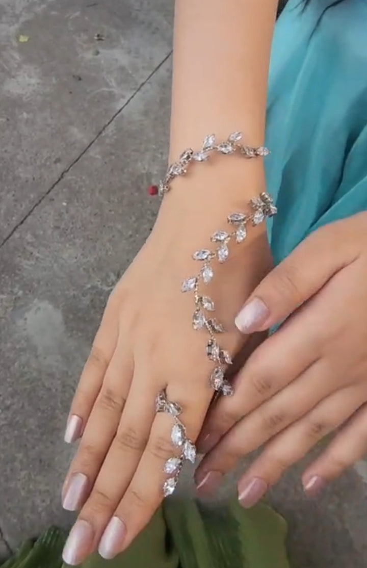 Elizabeth Stretchable CZ Diamond Index Ring